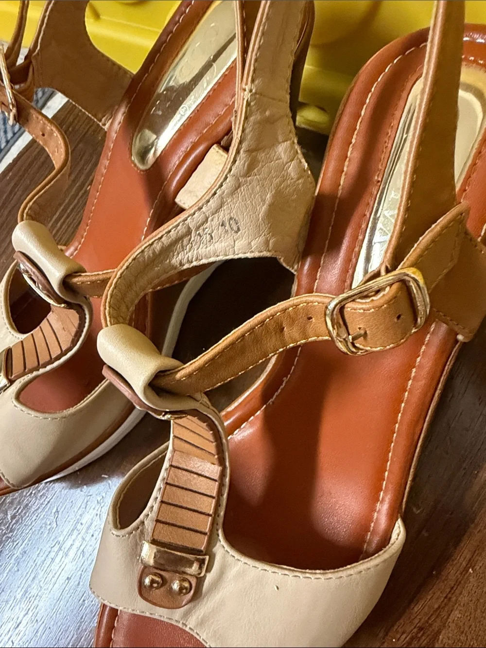Godiva Women’s Tan and Cream Platform Wedge Sandals Size 10
